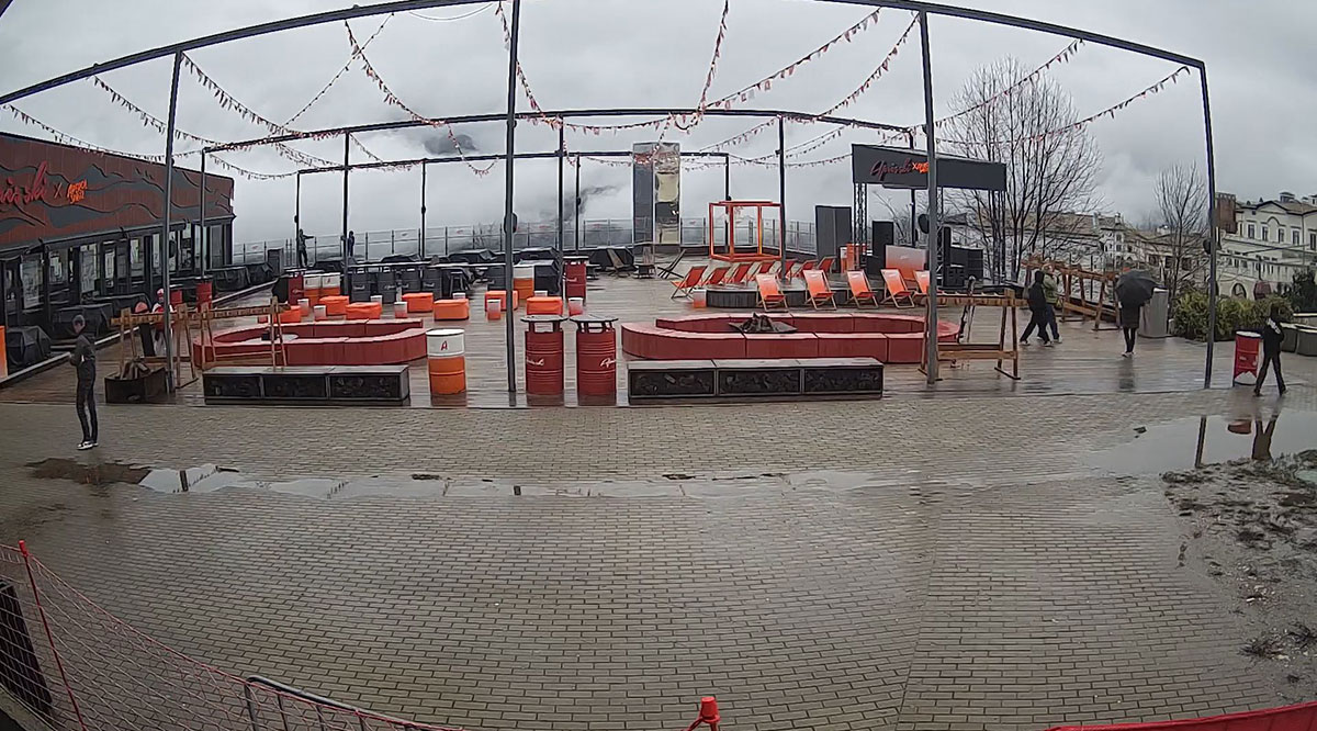 Polyana 960, rollout area, Apres ski